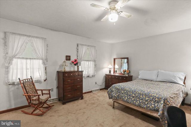 141 OAK HILLS DR, Hanover, PA 17331