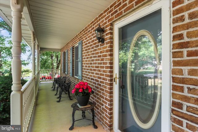 141 OAK HILLS DR, Hanover, PA 17331