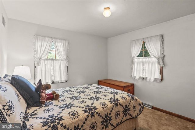 141 OAK HILLS DR, Hanover, PA 17331