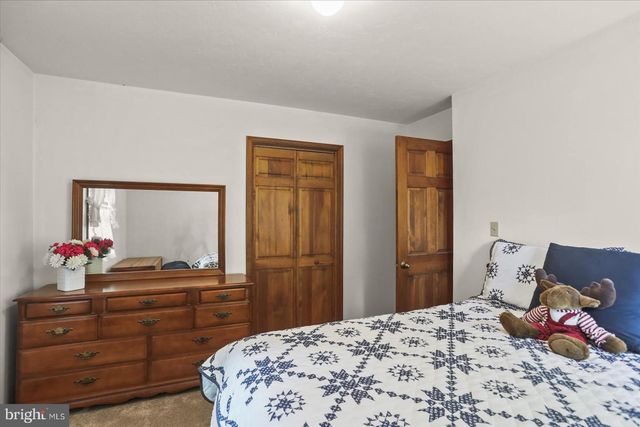 141 OAK HILLS DR, Hanover, PA 17331