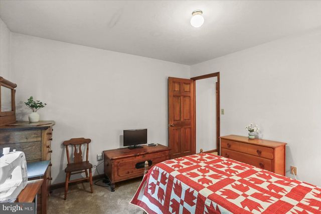 141 OAK HILLS DR, Hanover, PA 17331