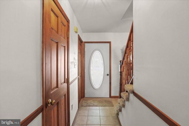 141 OAK HILLS DR, Hanover, PA 17331
