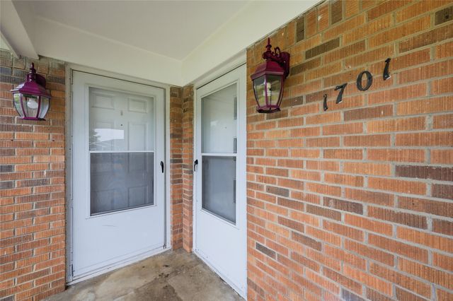 1701 W Elm Street, Denison, TX 75020
