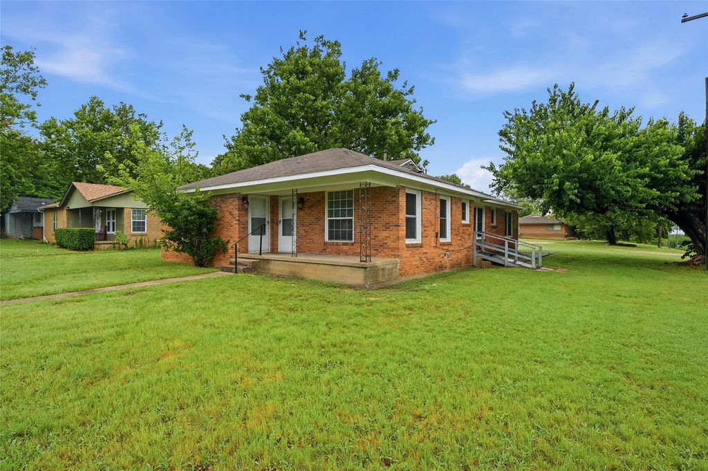 1701 W Elm Street, Denison, TX 75020