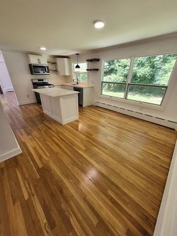 20 Faulkner St, Westport, MA 02790