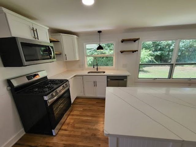20 Faulkner St, Westport, MA 02790