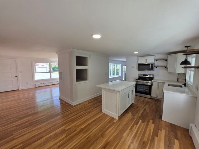 20 Faulkner St, Westport, MA 02790
