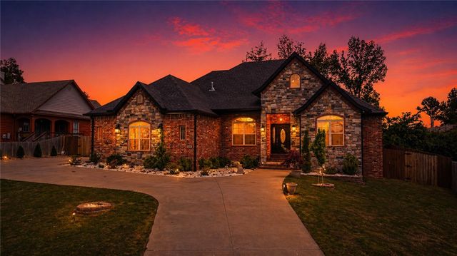 1123 13th Street, Rogers, AR 72758