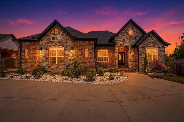 1123 13th Street, Rogers, AR 72758