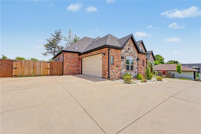 1123 13th Street, Rogers, AR 72758