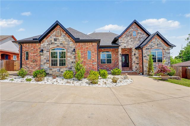 1123 13th Street, Rogers, AR 72758