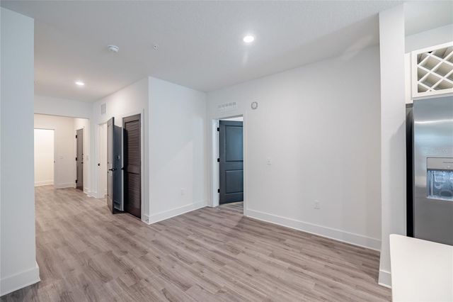 1420 LAKEFRONT DRIVE 6411, Sarasota, FL 34240
