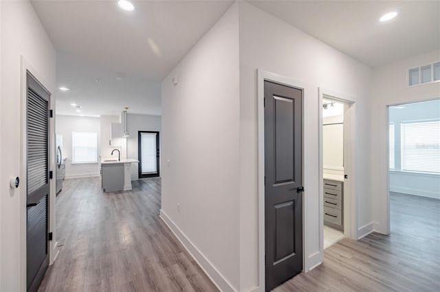 1420 LAKEFRONT DRIVE 6411, Sarasota, FL 34240