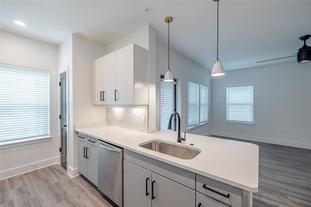 1420 LAKEFRONT DRIVE 6411, Sarasota, FL 34240