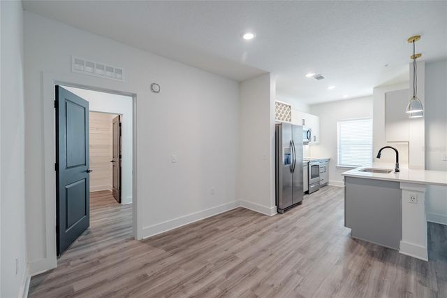 1420 LAKEFRONT DRIVE 6411, Sarasota, FL 34240