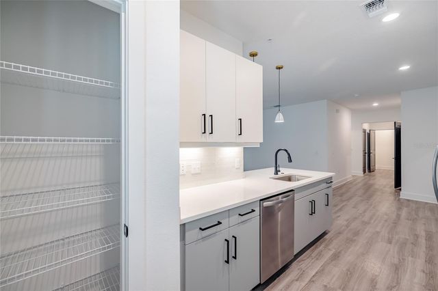 1420 LAKEFRONT DRIVE 6411, Sarasota, FL 34240