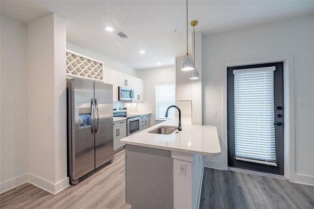 1420 LAKEFRONT DRIVE 6411, Sarasota, FL 34240