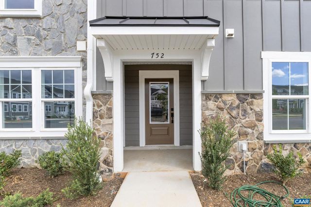 752 PARK RIDGE DR, Crozet, VA 22932