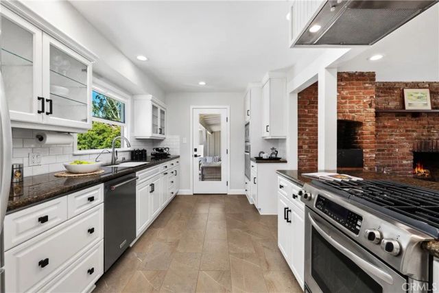 5823 Lubao Avenue, Woodland Hills, CA 91367