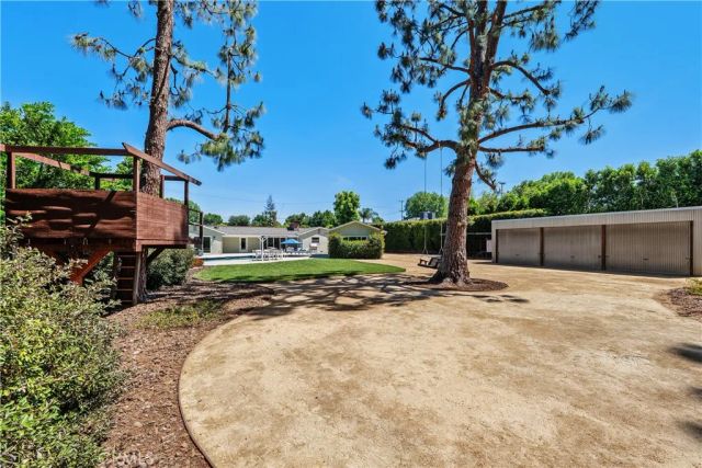 5823 Lubao Avenue, Woodland Hills, CA 91367