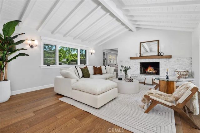 5823 Lubao Avenue, Woodland Hills, CA 91367