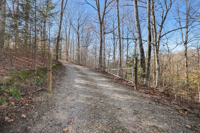 725 Calvert Ridge Rd, Westmoreland, TN 37186