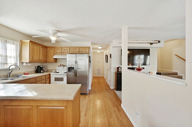 725 Calvert Ridge Rd, Westmoreland, TN 37186