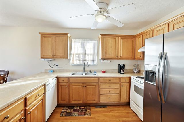 725 Calvert Ridge Rd, Westmoreland, TN 37186