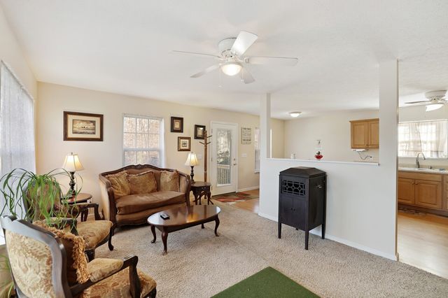 725 Calvert Ridge Rd, Westmoreland, TN 37186