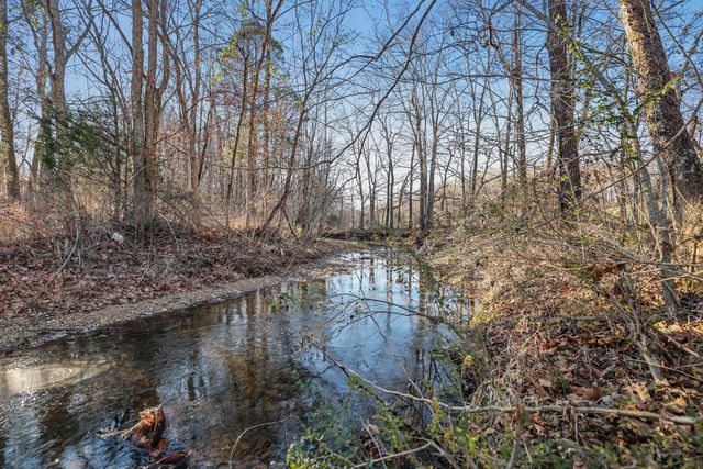 725 Calvert Ridge Rd, Westmoreland, TN 37186