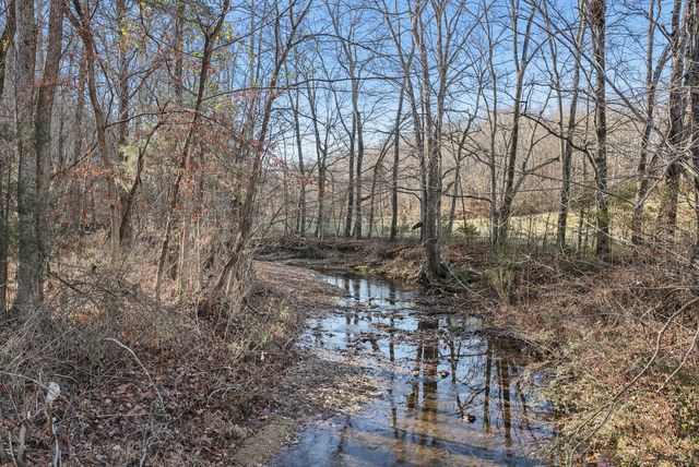 725 Calvert Ridge Rd, Westmoreland, TN 37186