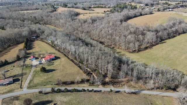 725 Calvert Ridge Rd, Westmoreland, TN 37186