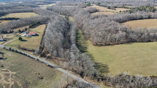 725 Calvert Ridge Rd, Westmoreland, TN 37186