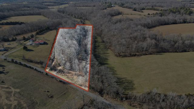 725 Calvert Ridge Rd, Westmoreland, TN 37186