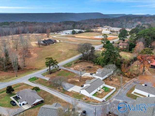7570 Hustleville Road, Albertville, AL 35951