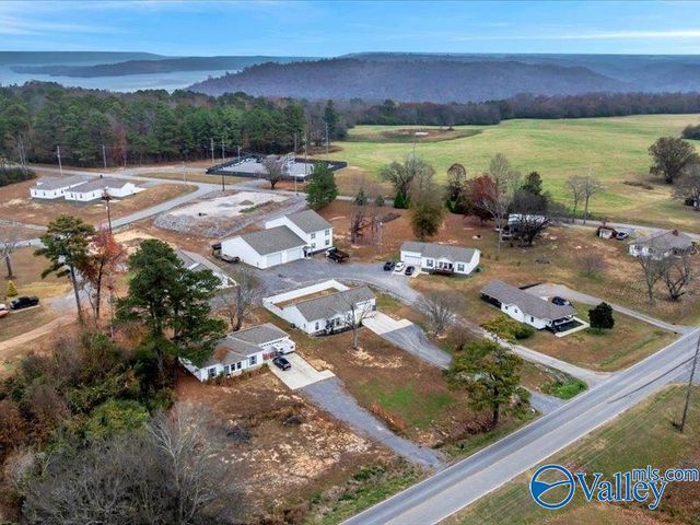 7570 Hustleville Road, Albertville, AL 35951