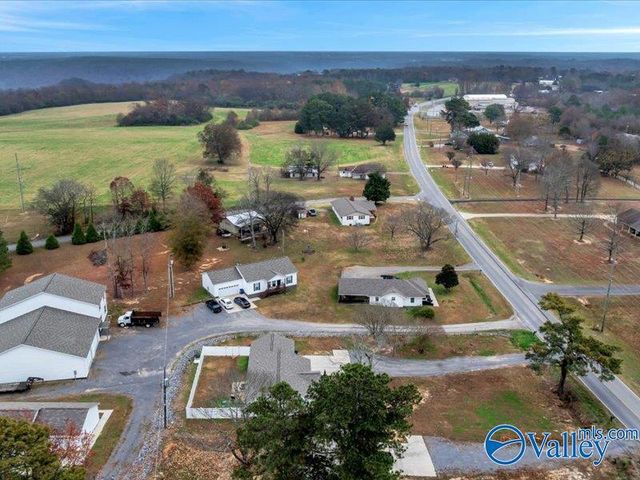 7570 Hustleville Road, Albertville, AL 35951