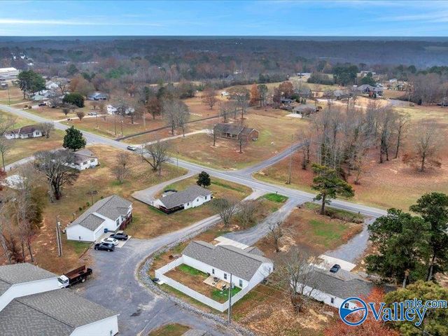 7570 Hustleville Road, Albertville, AL 35951