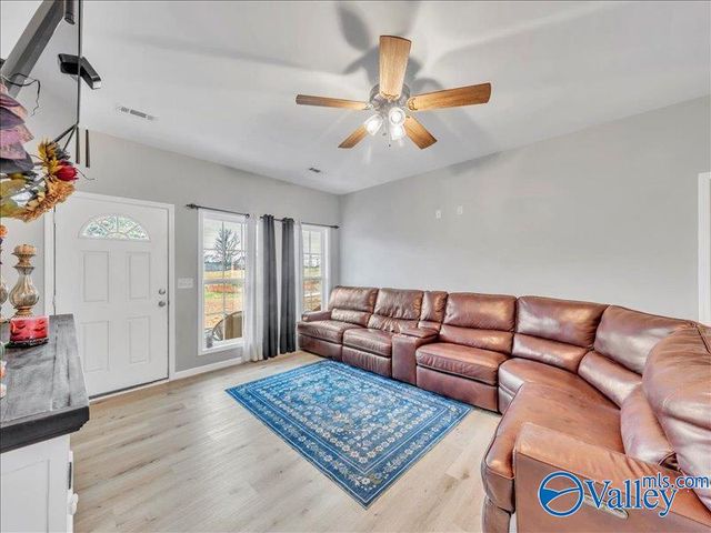 7570 Hustleville Road, Albertville, AL 35951