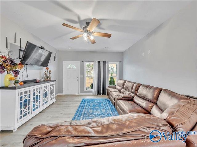 7570 Hustleville Road, Albertville, AL 35951