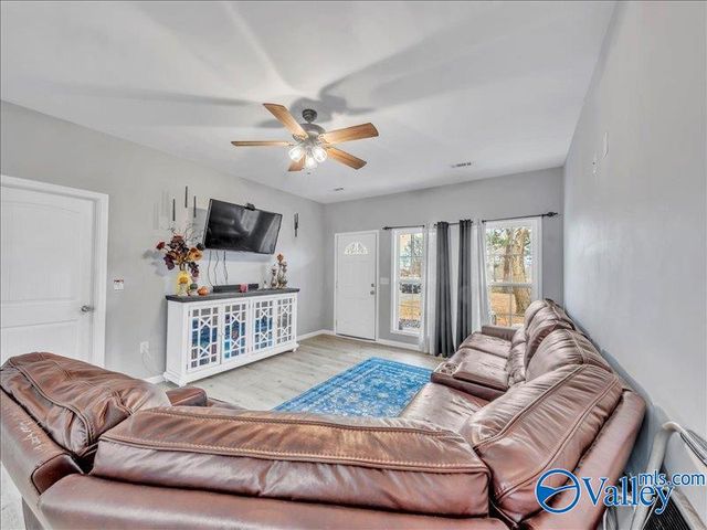 7570 Hustleville Road, Albertville, AL 35951