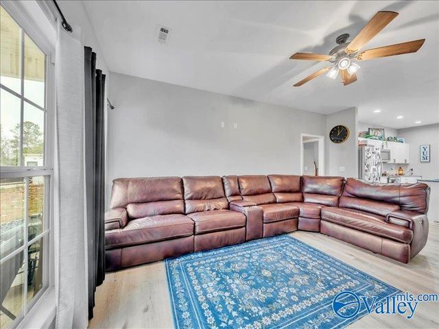 7570 Hustleville Road, Albertville, AL 35951