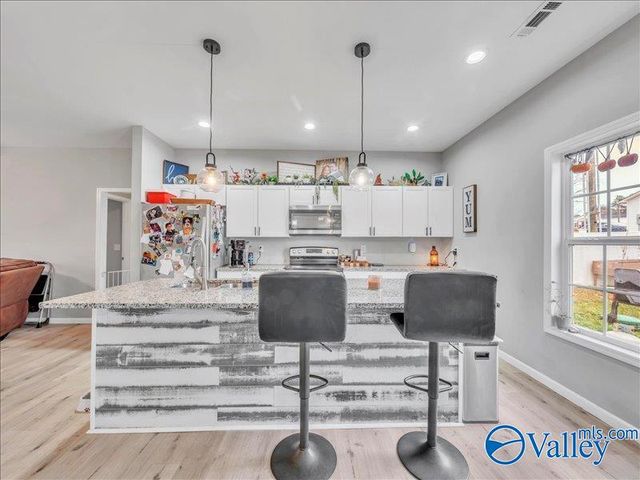 7570 Hustleville Road, Albertville, AL 35951