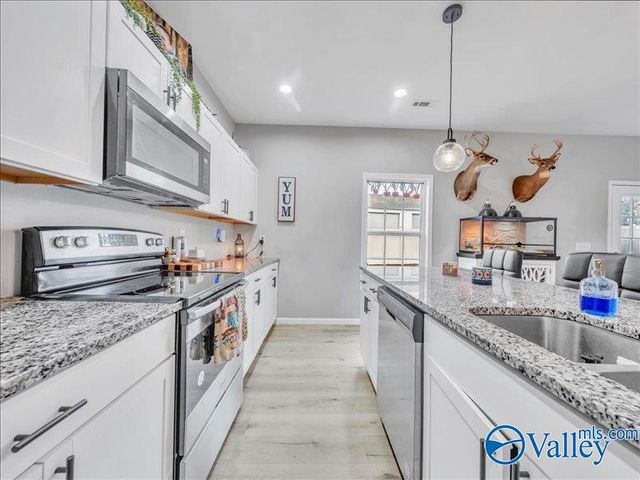 7570 Hustleville Road, Albertville, AL 35951