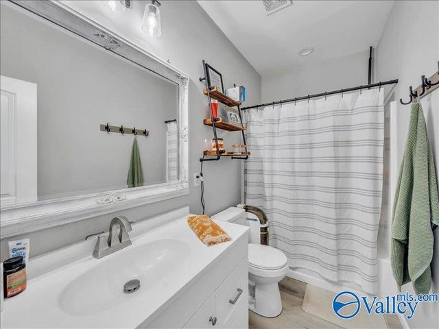 7570 Hustleville Road, Albertville, AL 35951