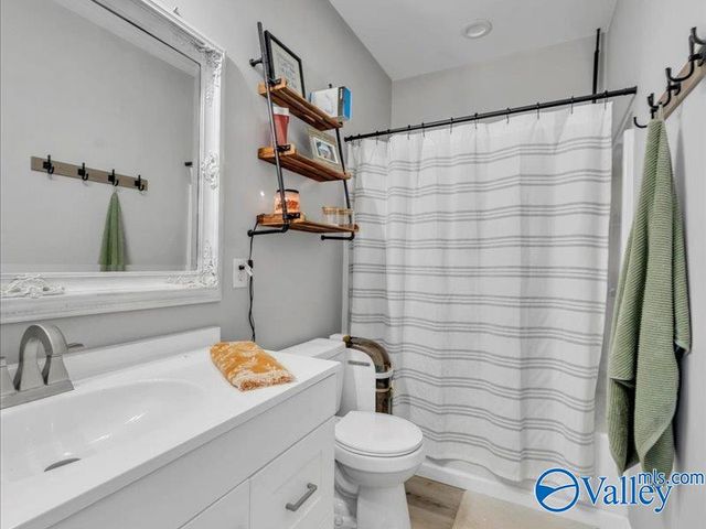 7570 Hustleville Road, Albertville, AL 35951