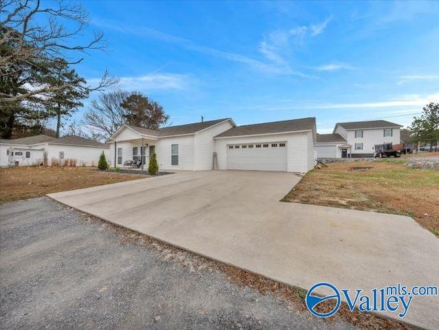 7570 Hustleville Road, Albertville, AL 35951