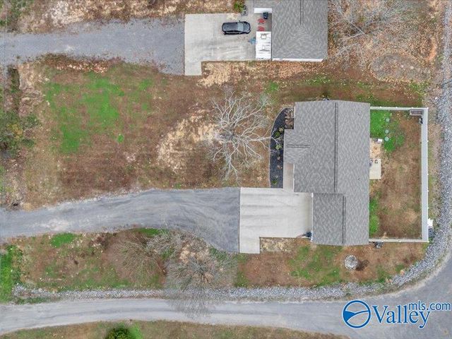 7570 Hustleville Road, Albertville, AL 35951