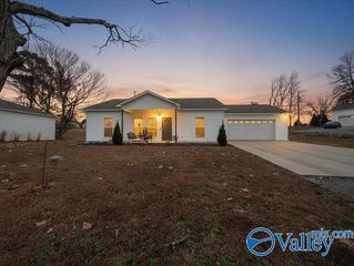 7570 Hustleville Road, Albertville, AL 35951