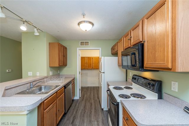 23004 Chandlers Lane 220, Olmsted Falls, OH 44138